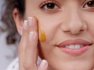 Get to Know Some Amazing Beauty Uses for Raw Honey